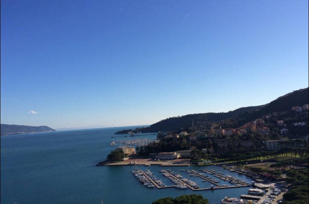 Jolly Roger Affittacamere La Spezia Bagian luar foto